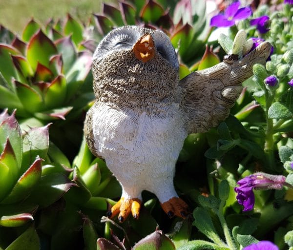 Figurine hibou miniature avec papillon